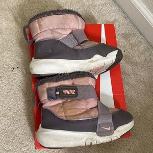 NIKE Advance Boot with box size 10c‎ girls Snow boots